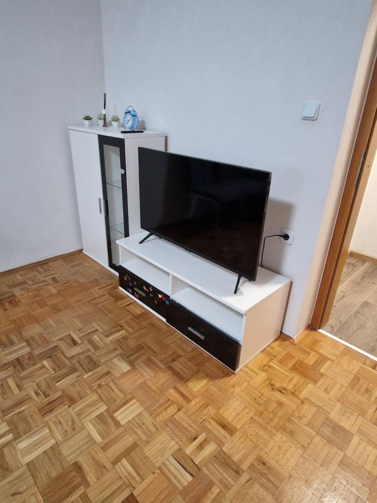 Apartma-Sobe Lejla Віпава Екстер'єр фото