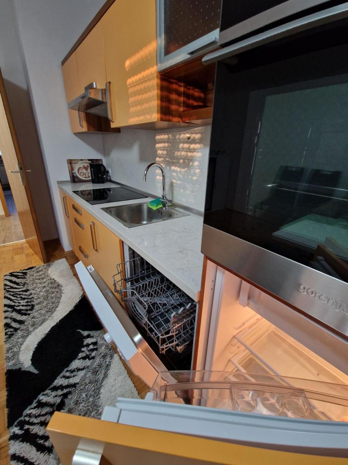 Apartma-Sobe Lejla Віпава Екстер'єр фото