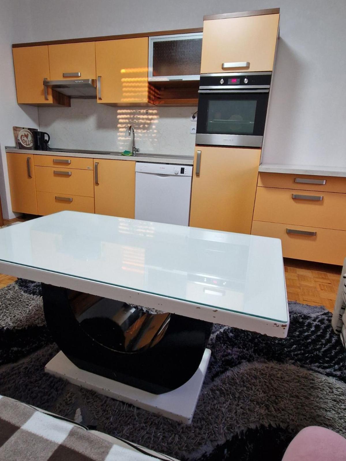 Apartma-Sobe Lejla Віпава Екстер'єр фото