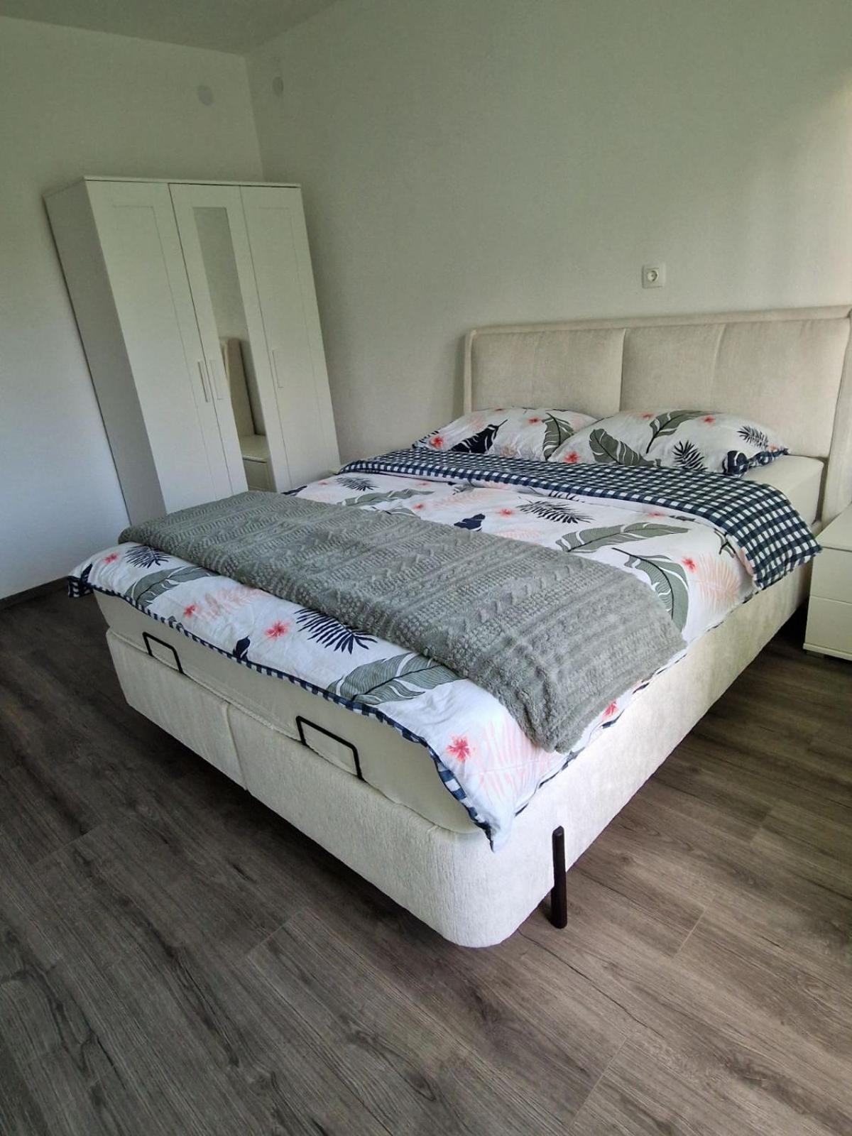 Apartma-Sobe Lejla Віпава Екстер'єр фото