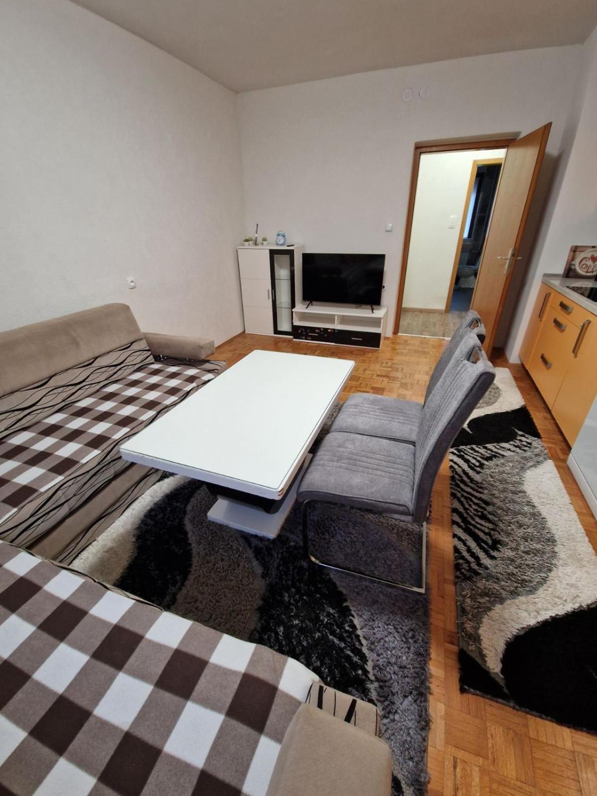 Apartma-Sobe Lejla Віпава Екстер'єр фото