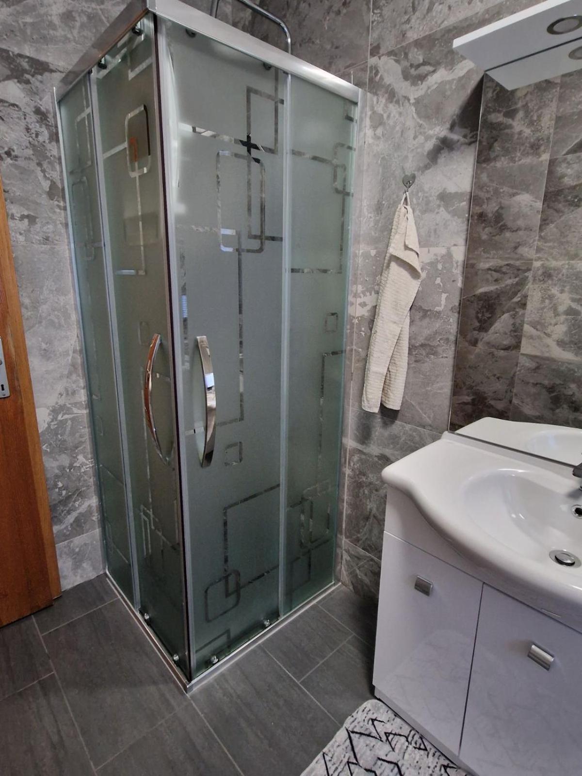 Apartma-Sobe Lejla Віпава Екстер'єр фото