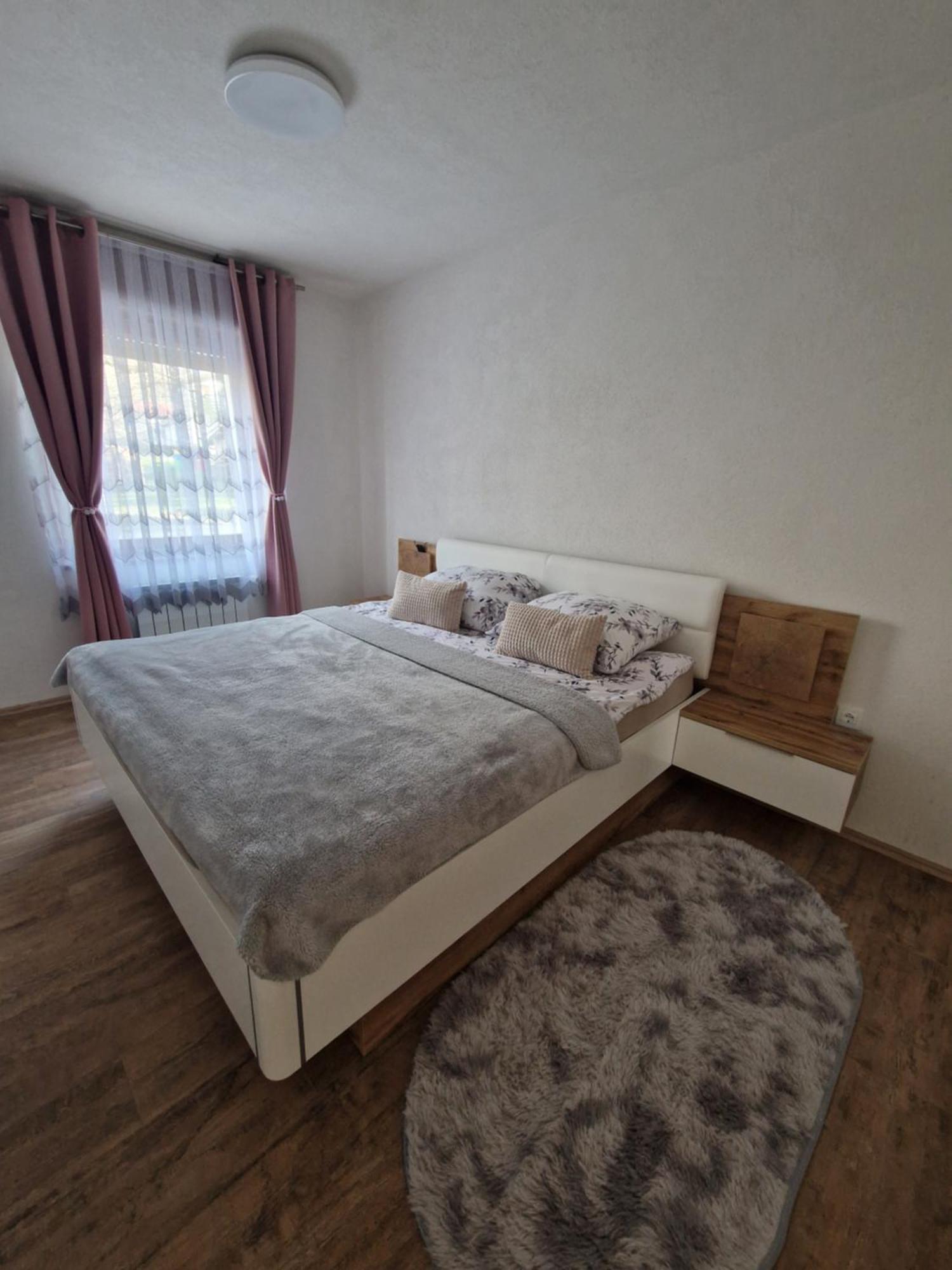 Apartma-Sobe Lejla Віпава Екстер'єр фото